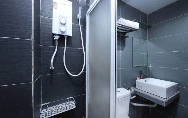 OYO 246 Link Inn (Sanitized Stay)