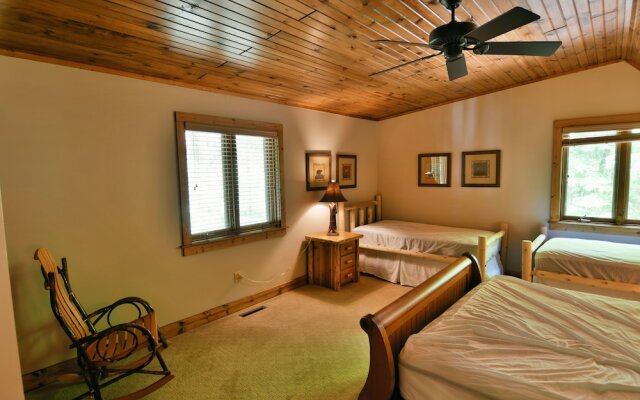 Lumberjack Lodge 5 Bedroom Home by Redawning