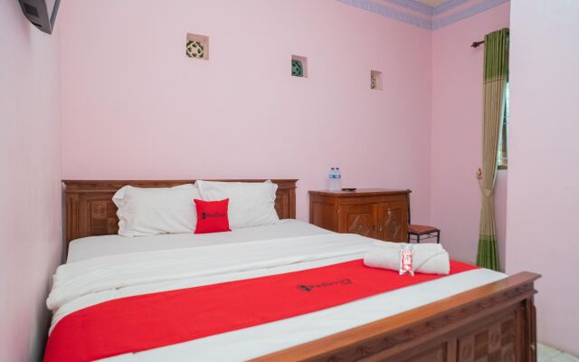 RedDoorz Syariah near Predator Fun Park Batu 2