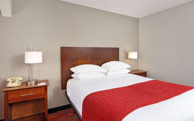 Ramada by Wyndham Bowling Green