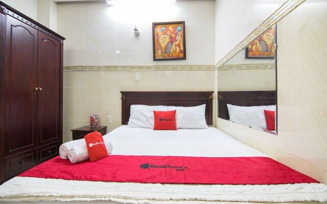 RedDoorz near Tan Son Nhat Airport