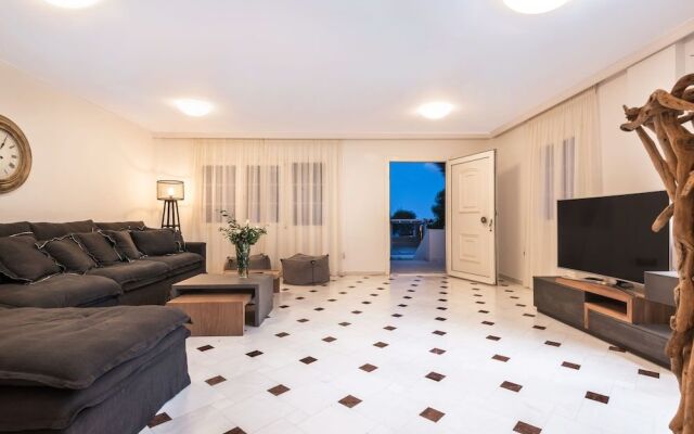 Damma Beachfront Luxury Villa