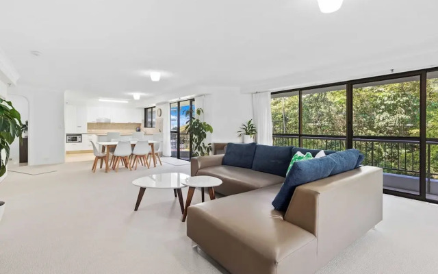 Tranquil 2 Bedroom on Burleigh Headland