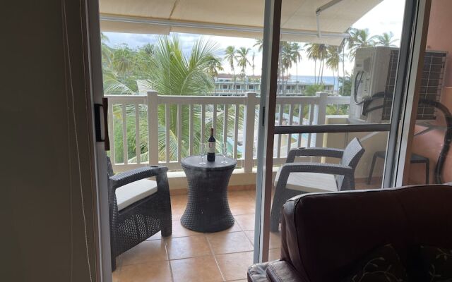 Beach condo with Pool and Ocean View