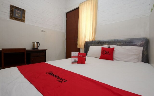 RedDoorz near GOR Manunggal Jati Majapahit