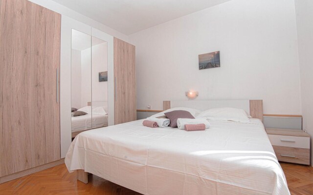 Amazing Apartment in Brodarica With 3 Bedrooms and Wifi