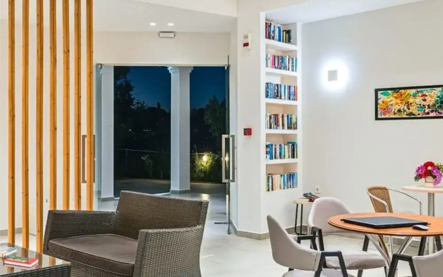 Manousis ApartHotel