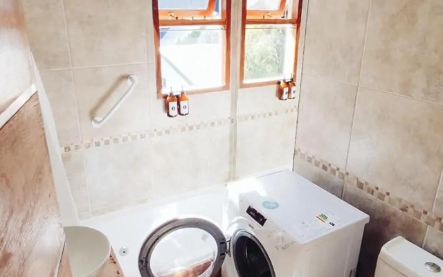 Casa con jardín y cochera ¡A 5 minutos del lago!