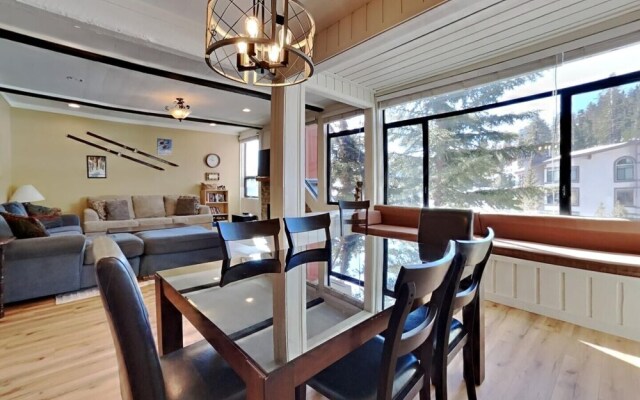 Remodeled 2 Bedroom Condo with Easy Access to Mountain Biking, Swimming, Hiking, Hot Tubs! by RedAwning