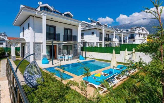 Hisar 2 - 4 Bedroom Holiday Villa in Hisarönü
