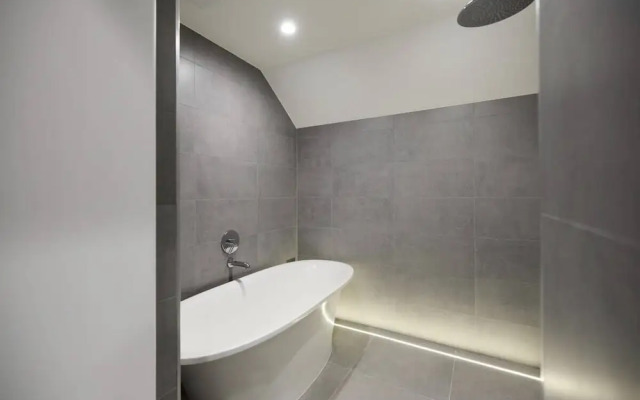 The Bayswater Retreat - Adorable 3bdr Flat With Balcony