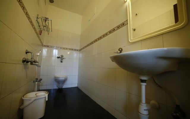 OYO 1456 Hotel Raj Classic Inn