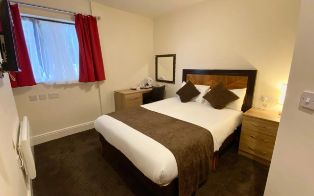 Russ Hill Hotel
