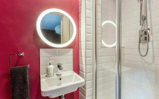 Spacious & Stylish Cotswold Family home