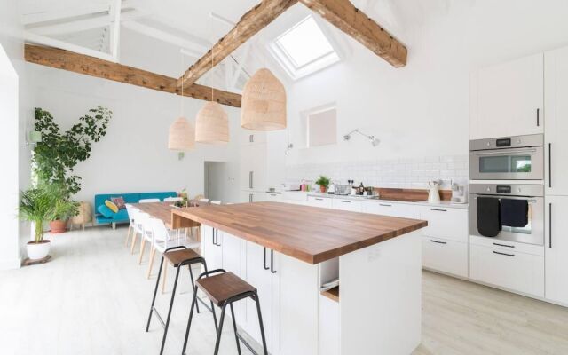 Simple Coastal Luxury Near Southwold Sleeps 10
