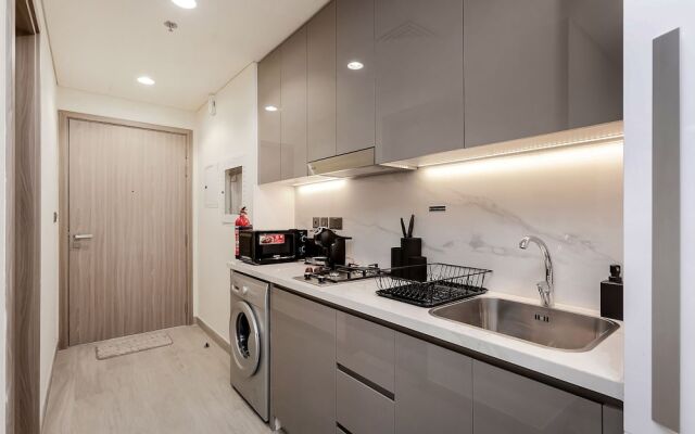 Modern studio in Azizi Riviera