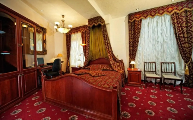 Monte Kristo Hotel