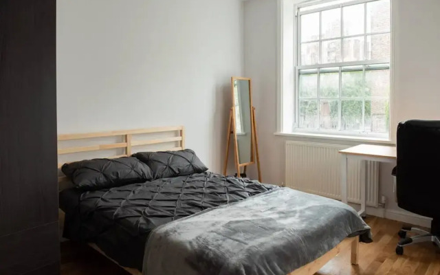 Modern 2 Bedroom Flat in Prime Waterloo Location
