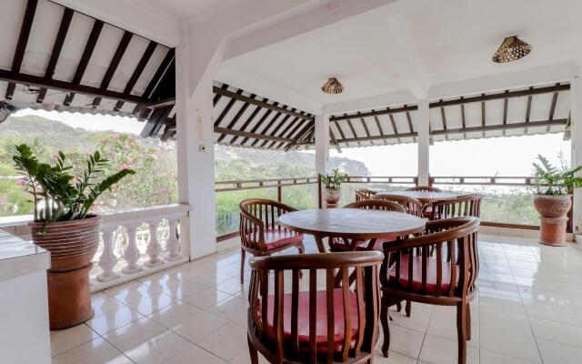 Adinda Beach Hotel and Villa