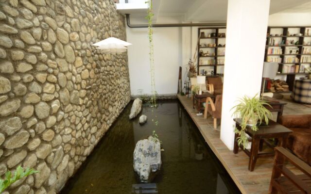 Grandma's Maomaocool Travelling Hotel