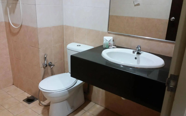 Carlton Holiday Hotel & Suites
