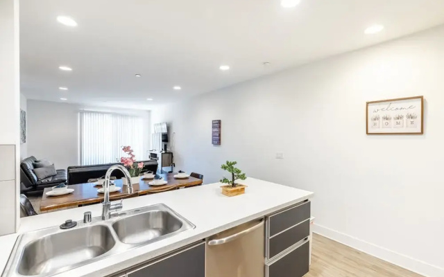 Fully Furnished 3br Apartment On Poinsettia Pl 3 Bedroom Apts by RedAwning