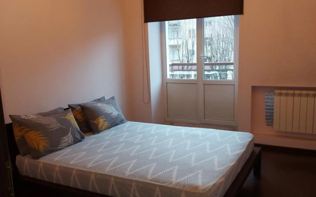 220V ЗАВЖДИ Central Point Apartment