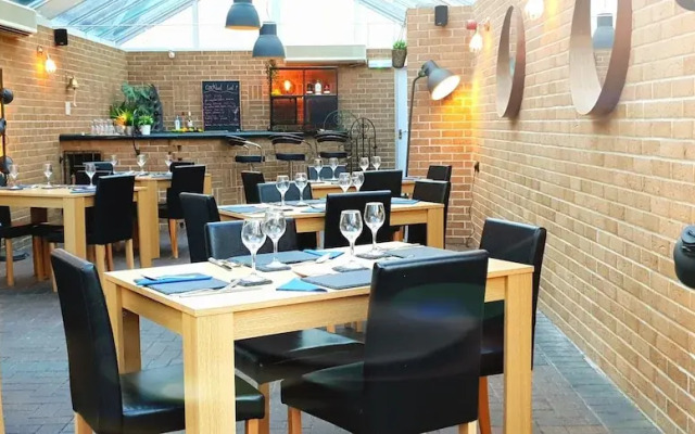 Eyre Court Hotel