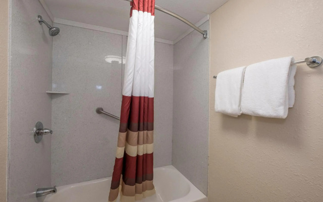 Red Roof Inn PLUS+ & Suites Knoxville West-Cedar Bluff