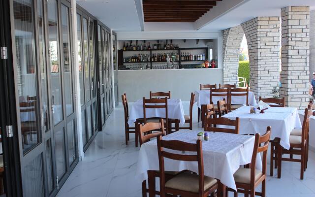 Petsas Apartments & Tavern