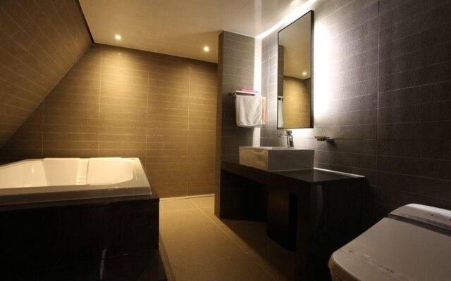 Form Hotel