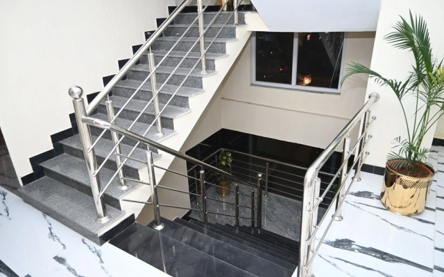 Hotel 99