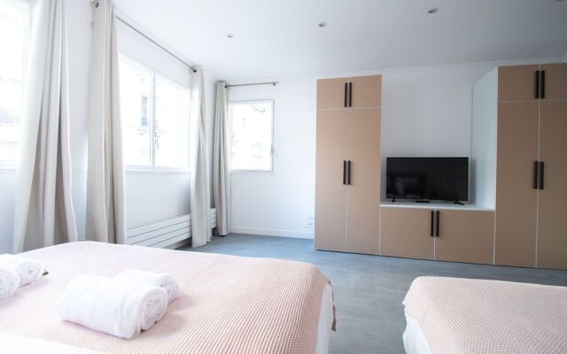 Dreamyflat - Eiffel Tower II