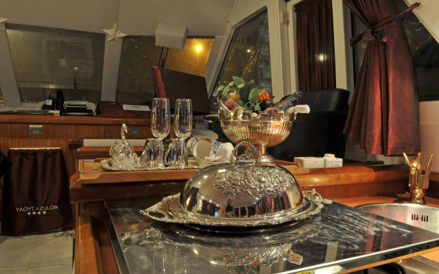 Maria Callas Yachthotel