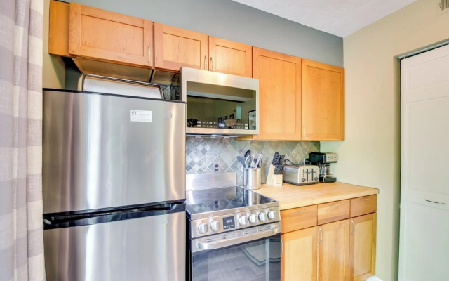 Second-floor Condo w/ Community Pool Access!