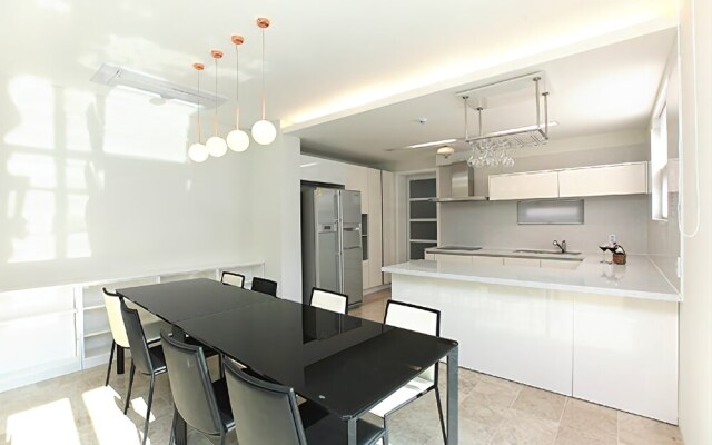 Gapyeong baeknak Flat House