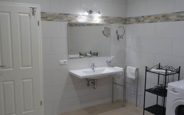 Apartment Ahsbahs Suite near Airport