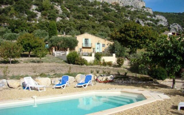 Pertuade - Mas de vacances en location avec piscine privée - Luberon -