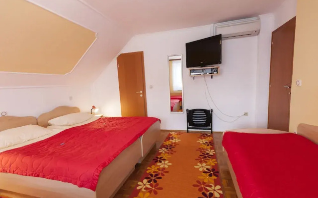 Rooms & Apartments Jana