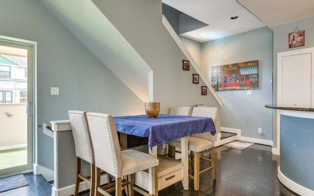 Houston Retreat With Fireplace & Balcony!