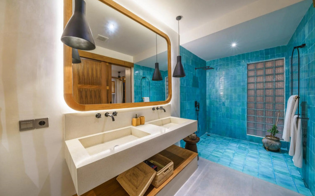 Villa Mango 3 - Amazing 4-bdr Villa in Berawa ! PERFECT LOCATION !