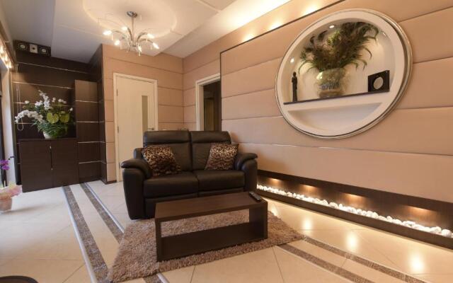 H & V Residence - Bungalow Apartment