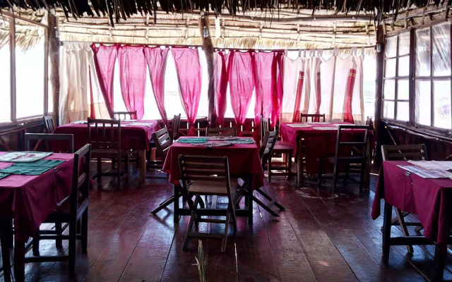 Twisted Palms Lodge & Restaurant