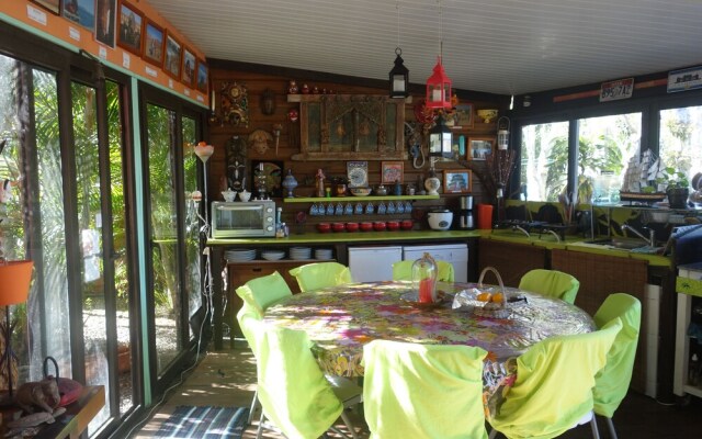Tour du Monde, Gîte Des Voyageurs