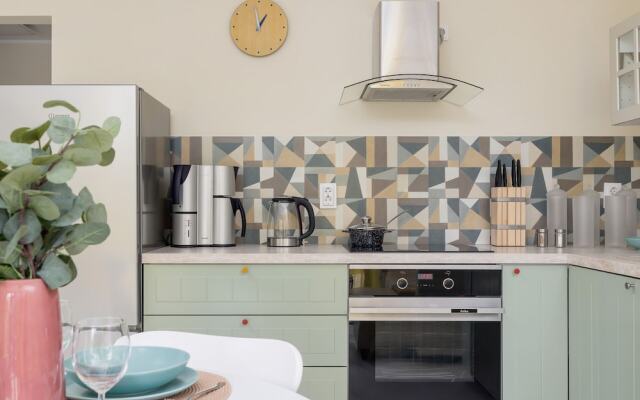 Apartment Mondrian by Renters