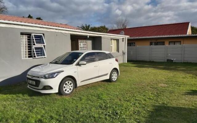 Hirondelle @ 45 Old Paarl