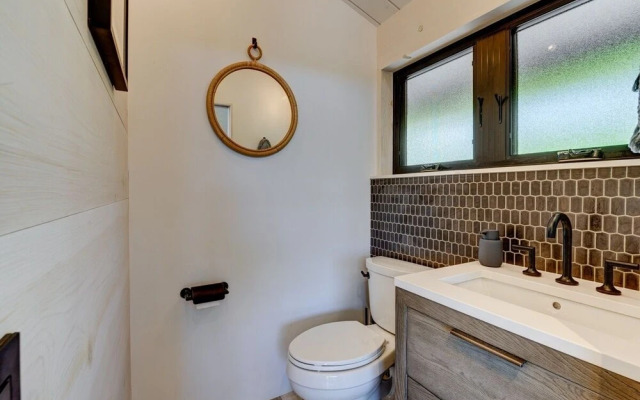 Haena Beach House 2 Bedroom Home by RedAwning