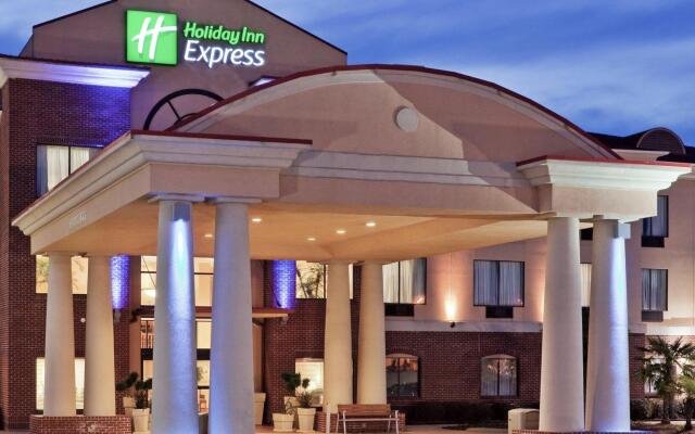 Holiday Inn Express Hotel & Suites FOREST