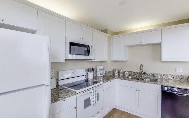 South Seas Tower 3-411