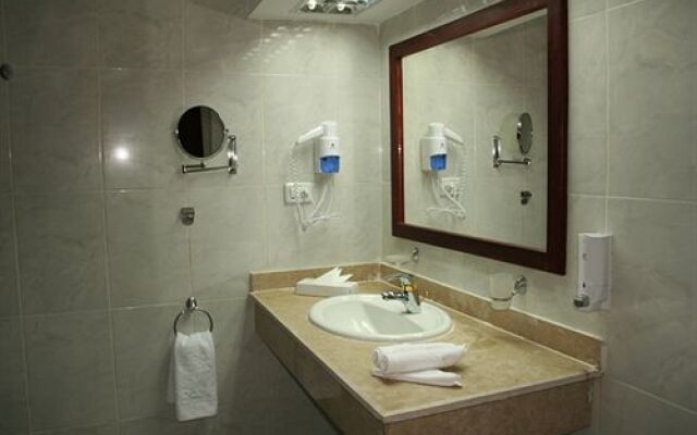 Golden 5 Sapphire Suites Hotel